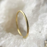 Slim gold band