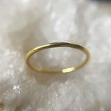 Slim gold band